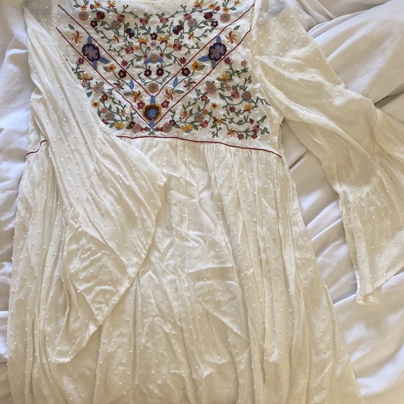 Stevie Hender White Dress with flower detailing, Size L - Picture 8 of 8